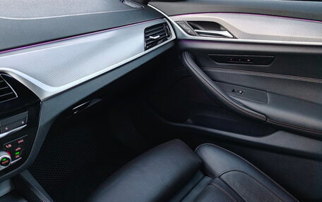 BMW 5 серия, 2019 год, 3 300 000 рублей, 17 фотография