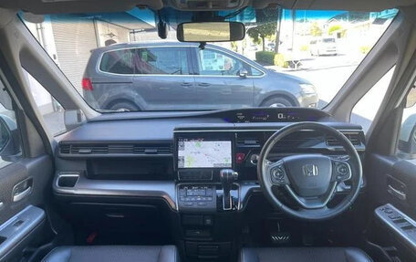 Honda Stepwgn IV, 2021 год, 1 980 000 рублей, 9 фотография