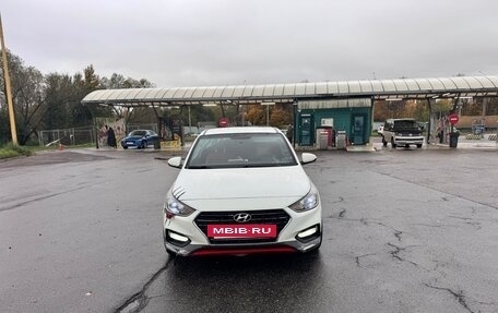Hyundai Solaris II рестайлинг, 2018 год, 700 000 рублей, 2 фотография