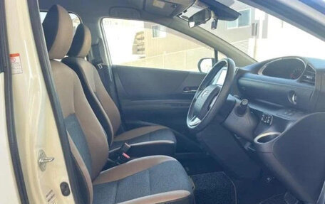 Toyota Sienta II, 2022 год, 1 034 000 рублей, 6 фотография