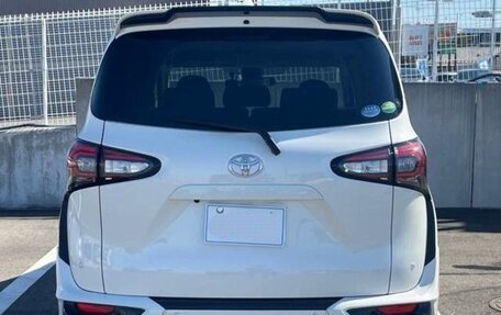 Toyota Sienta II, 2022 год, 1 034 000 рублей, 4 фотография