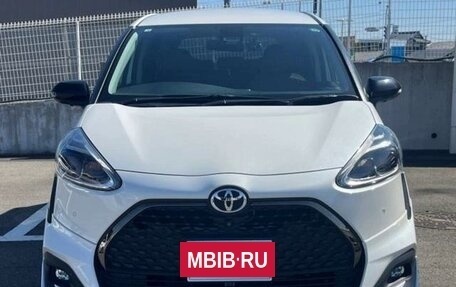 Toyota Sienta II, 2022 год, 1 034 000 рублей, 2 фотография