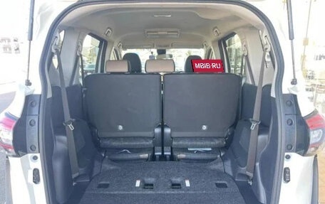 Toyota Sienta II, 2022 год, 1 034 000 рублей, 14 фотография