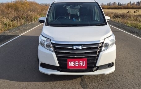 Toyota Noah III, 2014 год, 1 800 000 рублей, 2 фотография