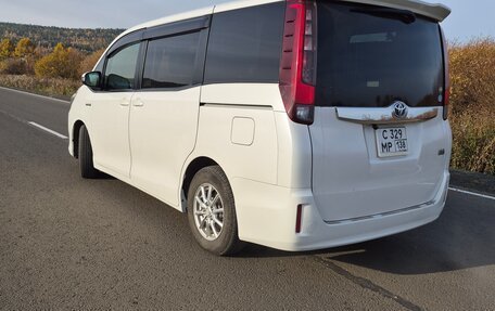 Toyota Noah III, 2014 год, 1 800 000 рублей, 4 фотография