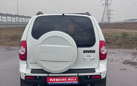 Chevrolet Niva I рестайлинг, 2017 год, 840 000 рублей, 5 фотография