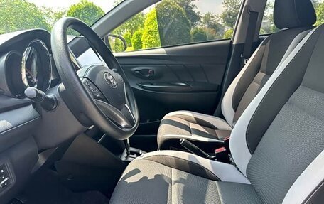 Toyota Yaris XP150 рестайлинг, 2022 год, 1 210 000 рублей, 10 фотография