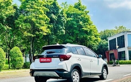Toyota Yaris XP150 рестайлинг, 2022 год, 1 210 000 рублей, 6 фотография