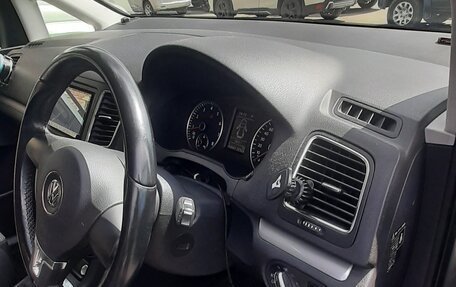 Volkswagen Sharan II, 2013 год, 1 280 000 рублей, 26 фотография