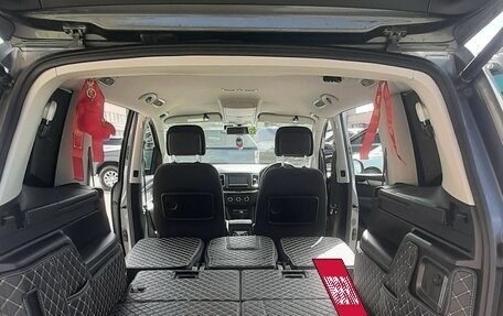 Volkswagen Sharan II, 2013 год, 1 280 000 рублей, 29 фотография