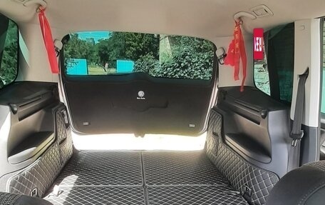 Volkswagen Sharan II, 2013 год, 1 280 000 рублей, 30 фотография