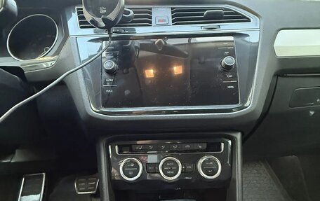 Volkswagen Tiguan II, 2018 год, 2 200 000 рублей, 4 фотография
