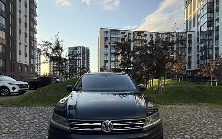 Volkswagen Tiguan II, 2018 год, 2 200 000 рублей, 8 фотография