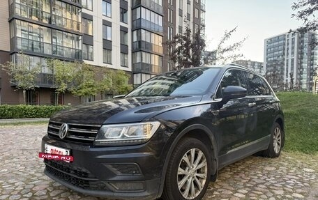 Volkswagen Tiguan II, 2018 год, 2 200 000 рублей, 3 фотография
