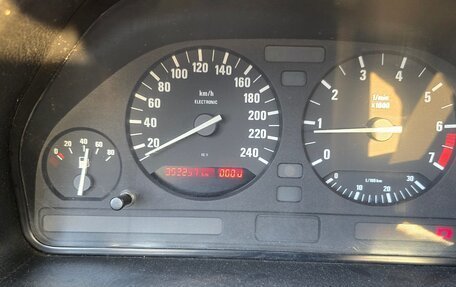 BMW 5 серия, 1992 год, 650 000 рублей, 12 фотография