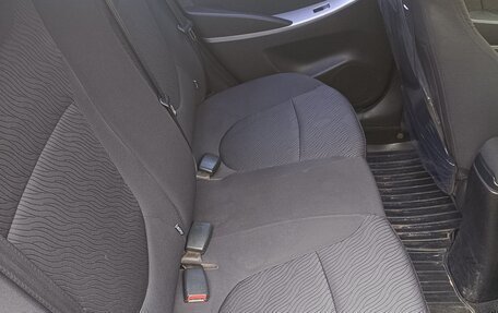 Hyundai Solaris II рестайлинг, 2011 год, 700 000 рублей, 8 фотография