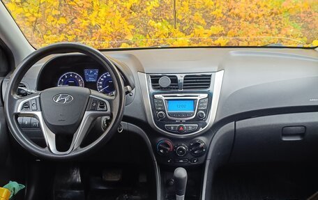 Hyundai Solaris II рестайлинг, 2011 год, 700 000 рублей, 6 фотография