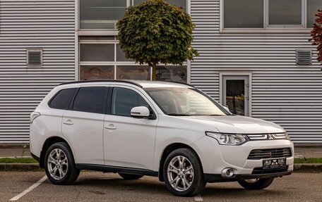 Mitsubishi Outlander III рестайлинг 3, 2013 год, 1 495 000 рублей, 3 фотография