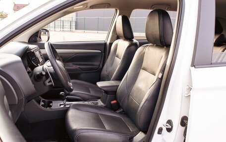 Mitsubishi Outlander III рестайлинг 3, 2013 год, 1 495 000 рублей, 11 фотография