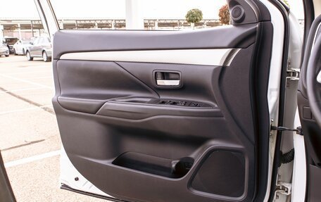 Mitsubishi Outlander III рестайлинг 3, 2013 год, 1 495 000 рублей, 12 фотография