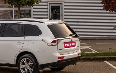 Mitsubishi Outlander III рестайлинг 3, 2013 год, 1 495 000 рублей, 10 фотография