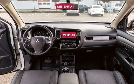 Mitsubishi Outlander III рестайлинг 3, 2013 год, 1 495 000 рублей, 16 фотография