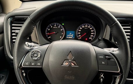 Mitsubishi Outlander III рестайлинг 3, 2016 год, 1 150 000 рублей, 5 фотография