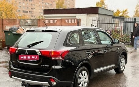 Mitsubishi Outlander III рестайлинг 3, 2016 год, 1 150 000 рублей, 3 фотография