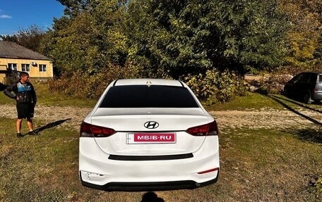 Hyundai Solaris II рестайлинг, 2017 год, 930 000 рублей, 4 фотография