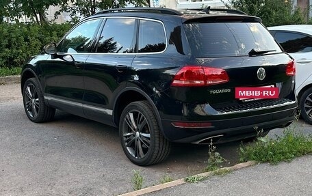 Volkswagen Touareg III, 2011 год, 1 750 000 рублей, 2 фотография