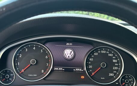 Volkswagen Touareg III, 2011 год, 1 750 000 рублей, 14 фотография