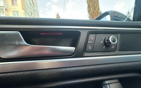 Volkswagen Touareg III, 2011 год, 1 750 000 рублей, 16 фотография