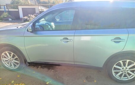 Mitsubishi Outlander III рестайлинг 3, 2014 год, 1 500 000 рублей, 2 фотография