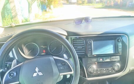 Mitsubishi Outlander III рестайлинг 3, 2014 год, 1 500 000 рублей, 6 фотография
