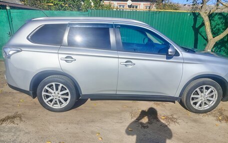 Mitsubishi Outlander III рестайлинг 3, 2014 год, 1 500 000 рублей, 4 фотография