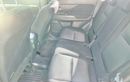 Mitsubishi Outlander III рестайлинг 3, 2014 год, 1 500 000 рублей, 8 фотография