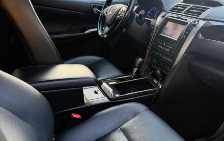 Toyota Camry, 2015 год, 1 780 000 рублей, 6 фотография
