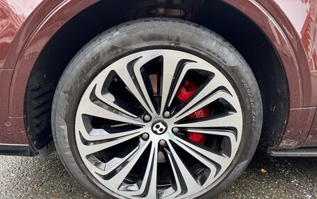 Bentley Bentayga I, 2021 год, 22 000 000 рублей, 34 фотография
