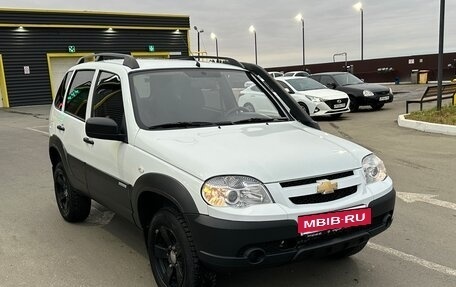 Chevrolet Niva I рестайлинг, 2015 год, 630 000 рублей, 3 фотография