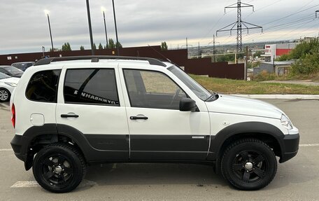 Chevrolet Niva I рестайлинг, 2015 год, 630 000 рублей, 4 фотография