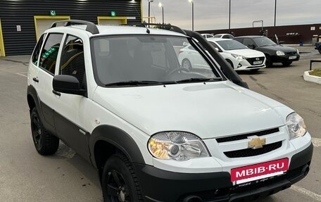 Chevrolet Niva I рестайлинг, 2015 год, 630 000 рублей, 9 фотография