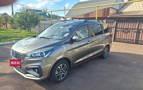 Suzuki Ertiga II, 2023 год, 2 100 000 рублей, 2 фотография