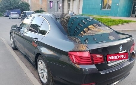 BMW 5 серия, 2011 год, 1 300 000 рублей, 2 фотография