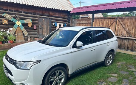 Mitsubishi Outlander III рестайлинг 3, 2012 год, 1 400 000 рублей, 2 фотография