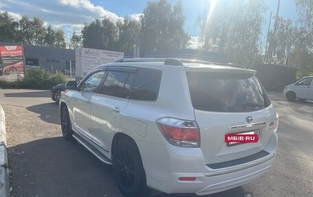 Toyota Highlander III, 2011 год, 2 100 000 рублей, 4 фотография