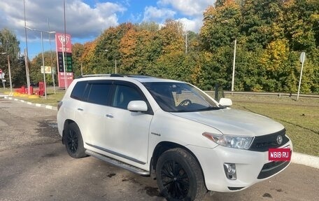 Toyota Highlander III, 2011 год, 2 100 000 рублей, 2 фотография