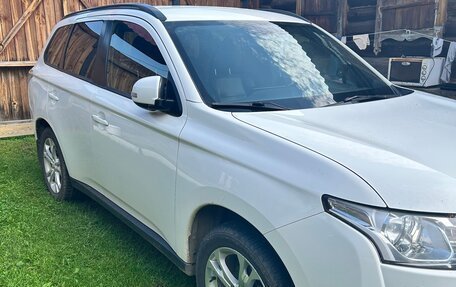 Mitsubishi Outlander III рестайлинг 3, 2012 год, 1 400 000 рублей, 3 фотография