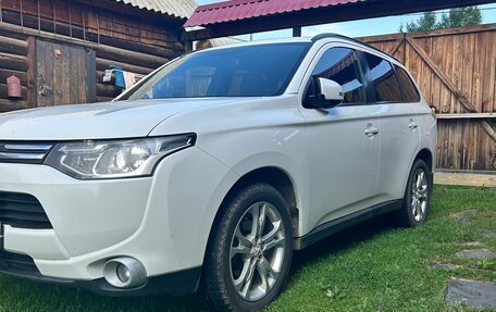 Mitsubishi Outlander III рестайлинг 3, 2012 год, 1 400 000 рублей, 4 фотография