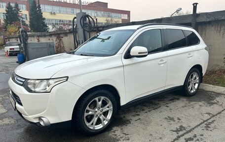 Mitsubishi Outlander III рестайлинг 3, 2012 год, 1 400 000 рублей, 12 фотография
