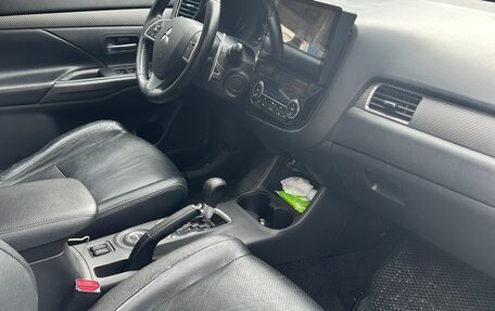 Mitsubishi Outlander III рестайлинг 3, 2012 год, 1 400 000 рублей, 7 фотография